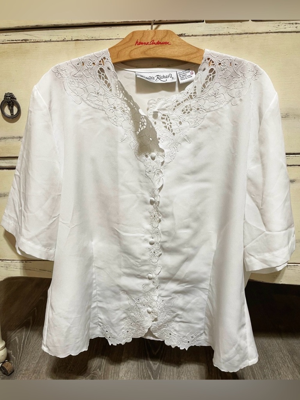 Claudia Richard White Embroidered Button-Front Blouse